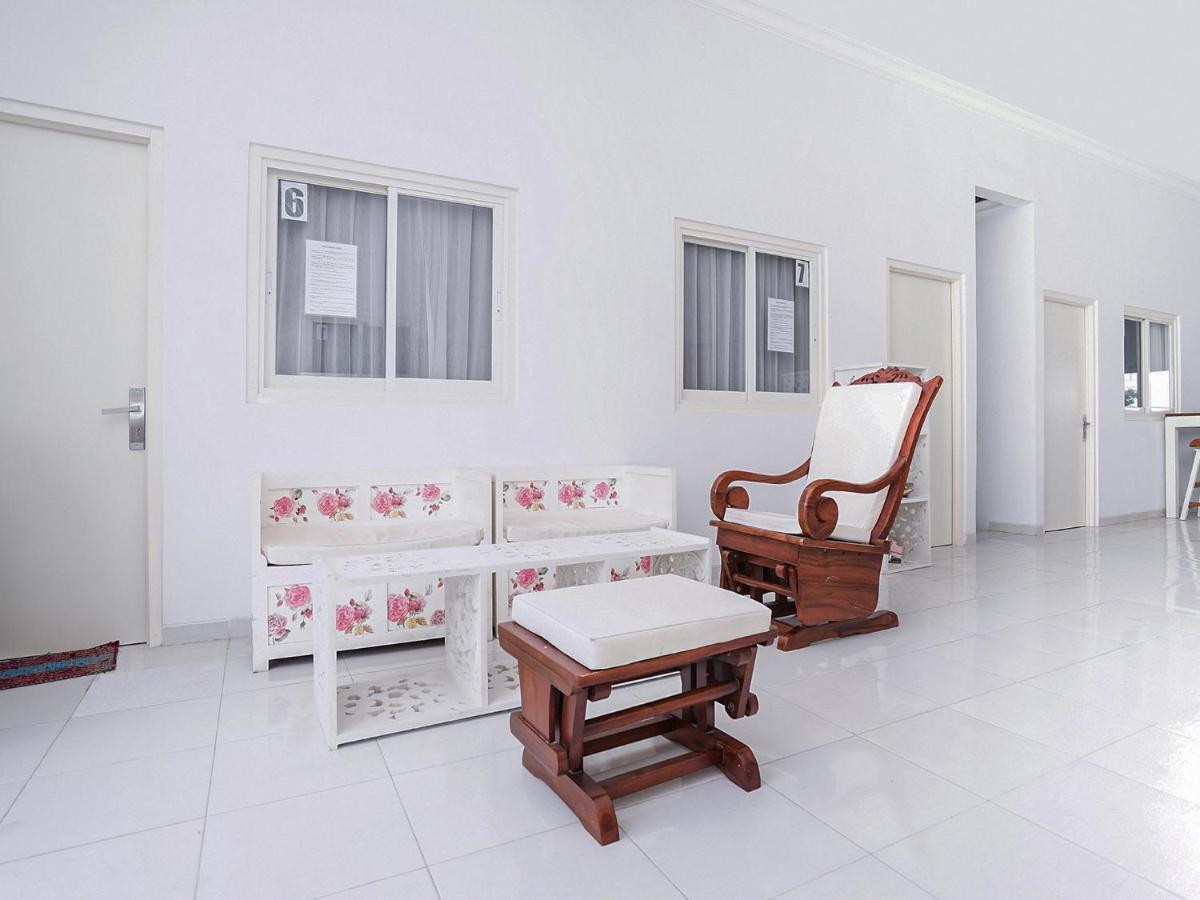 OYO 747 Cipunegara Residence Surabaya Exterior foto