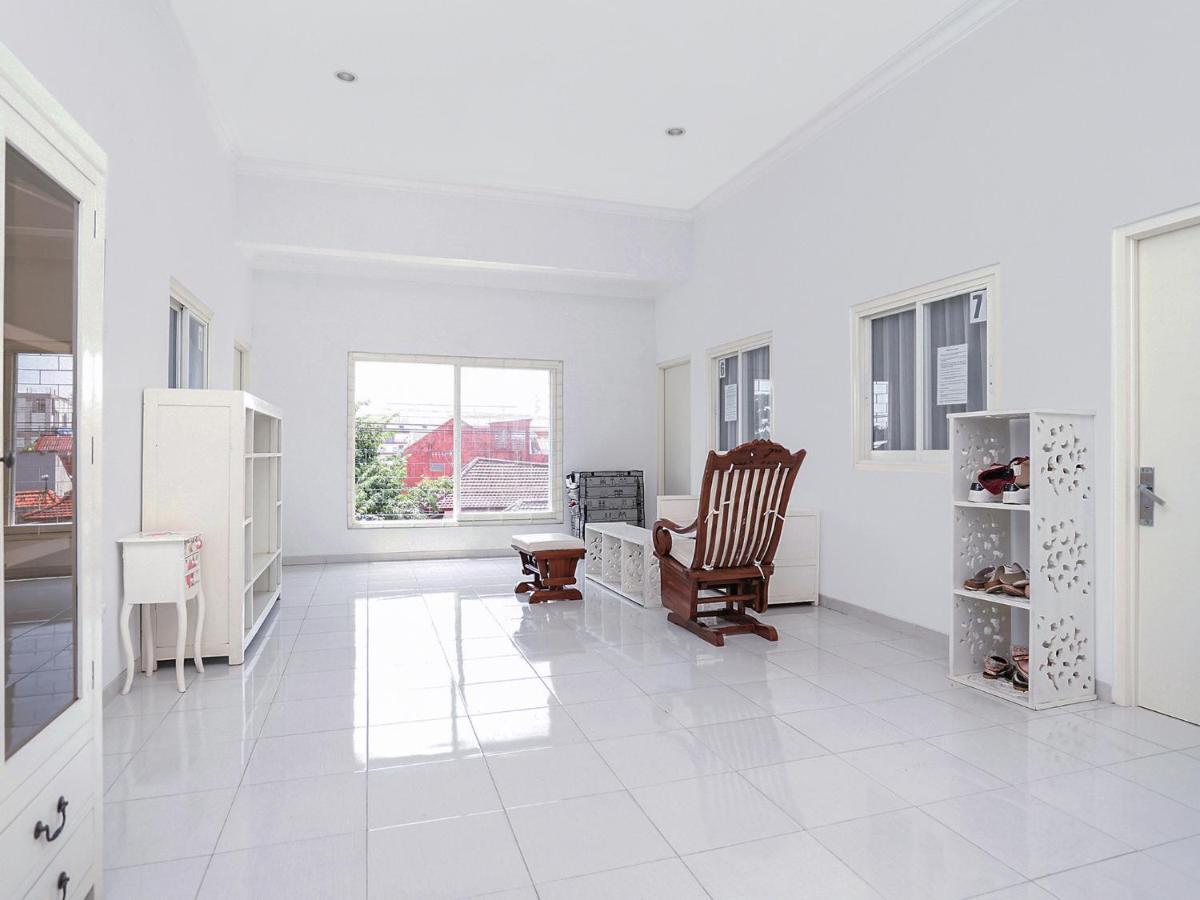 OYO 747 Cipunegara Residence Surabaya Exterior foto