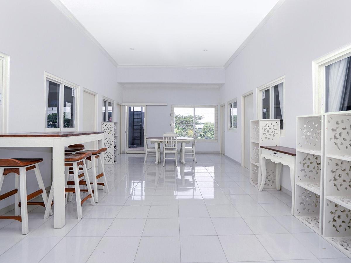 OYO 747 Cipunegara Residence Surabaya Exterior foto
