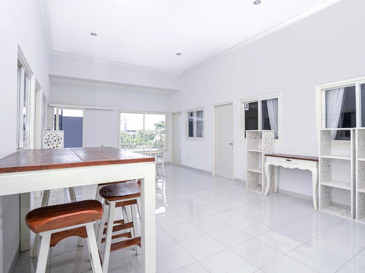OYO 747 Cipunegara Residence Surabaya Exterior foto