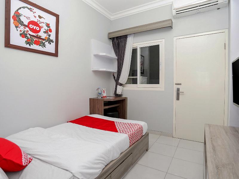 OYO 747 Cipunegara Residence Surabaya Exterior foto